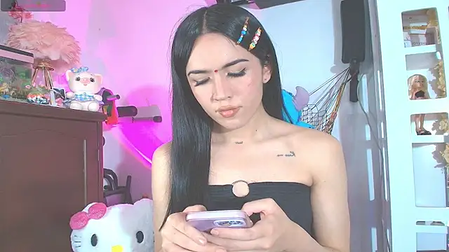 Yiyii online show from March 18, 8:01 pm