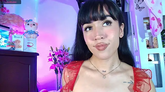 Yiyii online show from May 13, 9:00 pm
