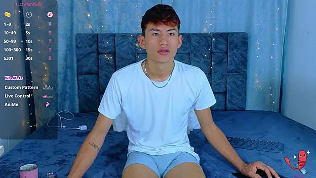 NicolasTorrez online show from April 12, 8:30 am