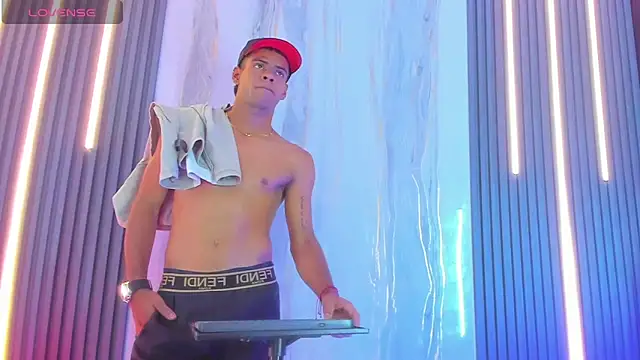 Snapshot of Vicky_and_Jeyco chatting on February 20, 8:20 pm Vicky and Jeyco online show from February 20, 8:20 pm