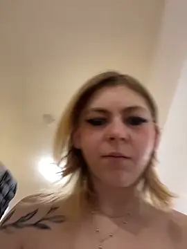 Snapshot of Milli-Kiss chatting on February 13, 10:44 am Milli-Kiss online show from February 13, 10:44 am