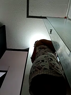 Snapshot of honey-suckle chatting on February 21, 7:04 pm honey-suckle online show from February 21, 7:04 pm