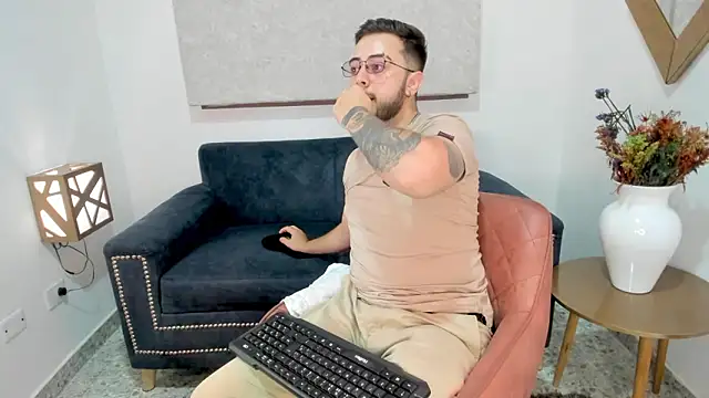 Snapshot of ethan_grace chatting on February 12, 7:42 pm ethan grace online show from February 12, 7:42 pm