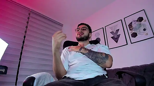 Snapshot of ethan_grace chatting on February 17, 12:12 pm ethan grace online show from February 17, 12:12 pm