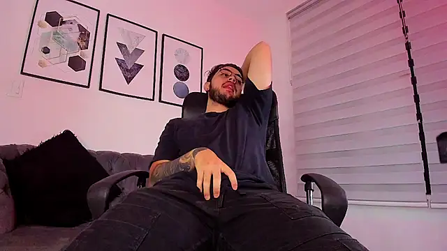 Snapshot of ethan_grace chatting on February 21, 12:06 pm ethan grace online show from February 21, 12:06 pm