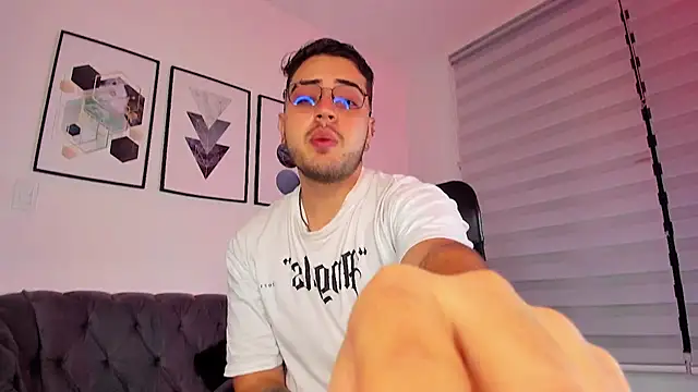 Snapshot of ethan_grace chatting on February 24, 12:14 pm ethan grace online show from February 24, 12:14 pm