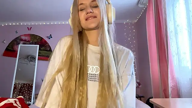 Snapshot of MelissaZaria chatting on February 15, 7:51 am MelissaZaria online show from February 15, 7:51 am