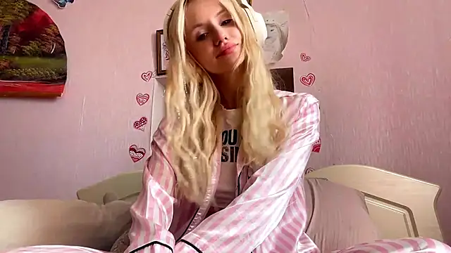 Snapshot of MelissaZaria chatting on June 19, 7:34 am MelissaZaria online show from June 19, 7:34 am
