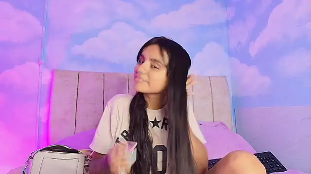 Aliclark online show from April 16, 7:03 pm