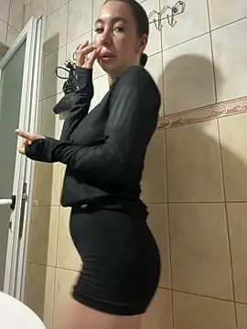 Snapshot of I_amSis chatting on February 24, 8:23 am I amSis online show from February 24, 8:23 am