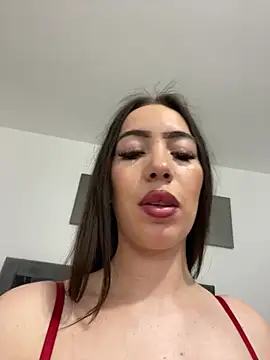 Snapshot of I_amSis chatting on April 5, 6:05 pm I amSis online show from April 5, 6:05 pm