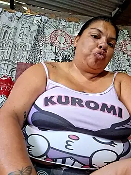 Snapshot of Juli_Powl chatting on February 14, 12:24 pm Juli Powl online show from February 14, 12:24 pm