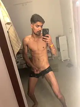 Snapshot of kaushikhotty chatting on April 15, 7:58 pm kaushikhotty online show from April 15, 7:58 pm