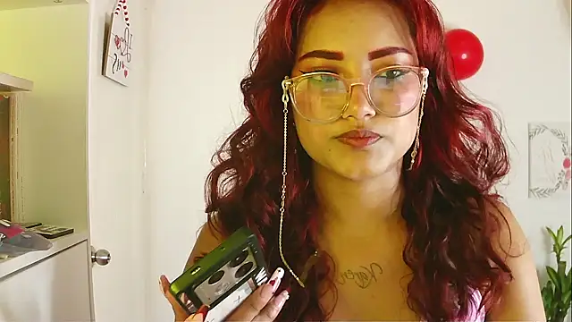 Snapshot of Aleja_Sammy chatting on March 2, 4:58 pm Aleja Sammy online show from March 2, 4:58 pm