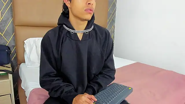 Escanor Hot online show from March 4, 8:15 pm