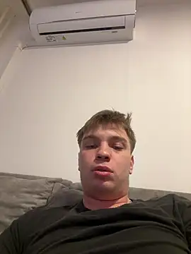 Snapshot of benab888 chatting on February 16, 4:36 pm benab888 online show from February 16, 4:36 pm