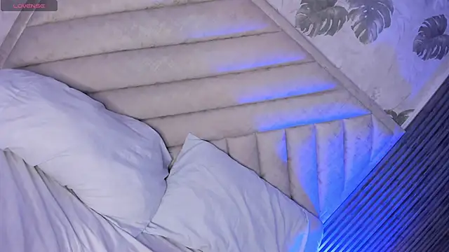 SarahRizof online show from February 28, 5:19 am