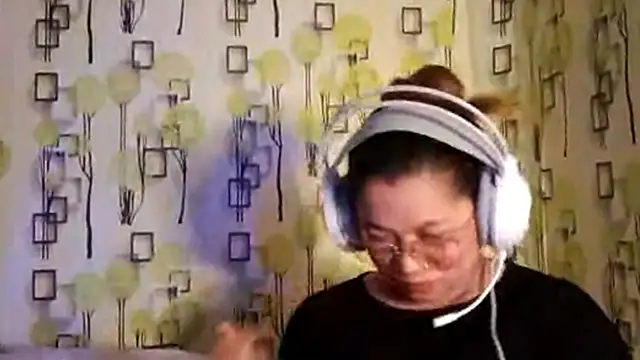 Snapshot of TennieReichow chatting on March 16, 12:42 pm TennieReichow online show from March 16, 12:42 pm