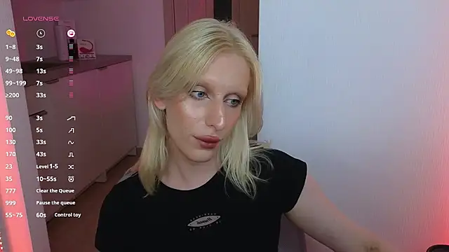 LexieWintour online show from August 1, 5:12 pm
