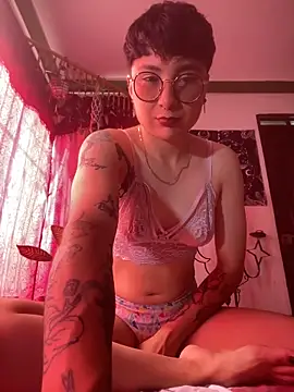 bloomroma online show from April 10, 2:00 pm