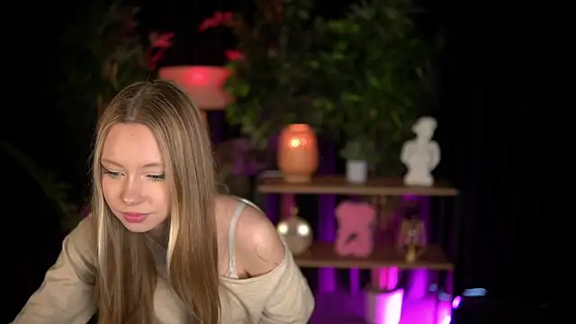 Snapshot of SweetDaisy_me chatting on February 15, 8:35 am SweetDaisy me online show from February 15, 8:35 am