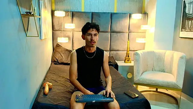 skinny jean  online show from April 13, 9:09 pm