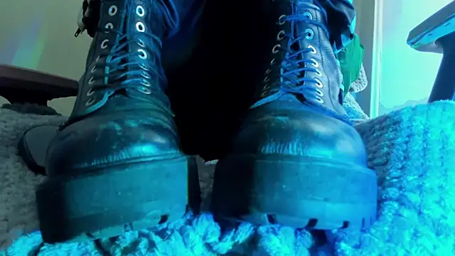 Snapshot of Fieramadame chatting on April 19, 6:10 pm Fieramadame online show from April 19, 6:10 pm