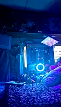 Snapshot of issyamazin chatting on February 26, 11:59 pm issyamazin online show from February 26, 11:59 pm