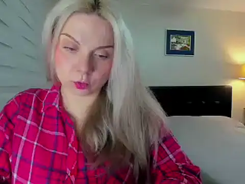 Snapshot of i_love_iva chatting on February 23, 6:33 am i love iva online show from February 23, 6:33 am