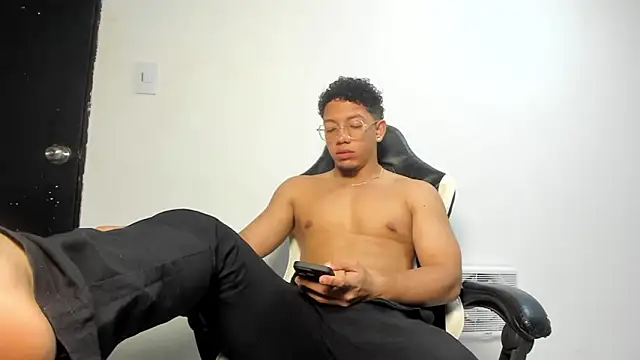 MaxSeduce23 online show from February 22, 1:09 pm