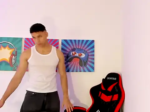 Snapshot of Thomas_walker14 chatting on February 21, 12:50 pm Thomas walker14 online show from February 21, 12:50 pm