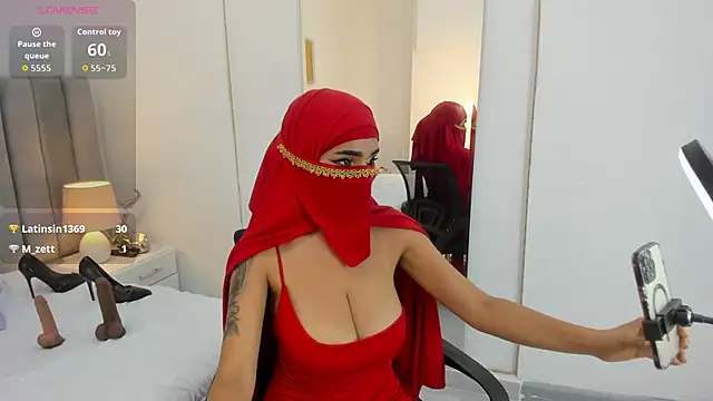 Snapshot of aminaa_ chatting on February 13, 7:21 pm aminaa online show from February 13, 7:21 pm