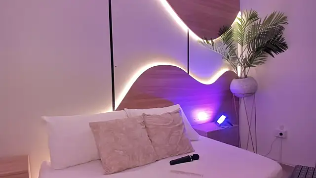ariadna boneville online show from May 31, 2:31 am