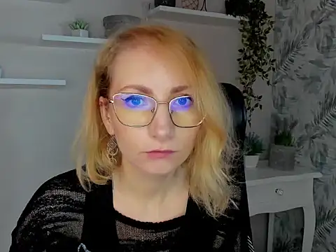 CinderellaMoon online show from February 23, 6:22 am