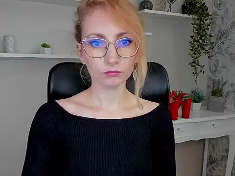 CinderellaMoon online show from February 27, 6:24 am