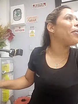 Snapshot of Regina_23 chatting on February 26, 9:47 pm Regina 23 online show from February 26, 9:47 pm