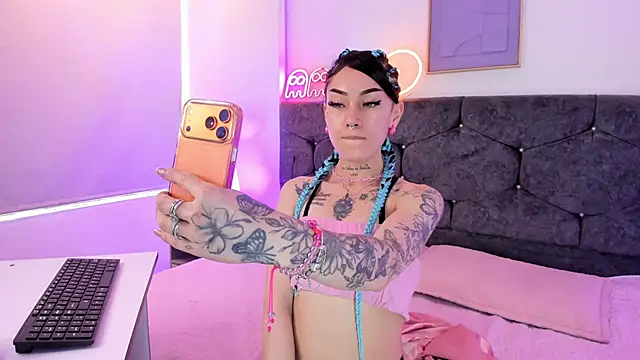 Megan Morphy online show from March 27, 1:33 pm