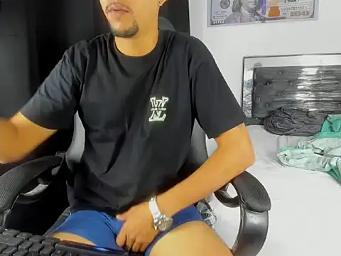 Snapshot of badboy_master chatting on February 15, 10:17 pm badboy master online show from February 15, 10:17 pm