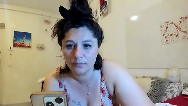 EVELYNA88 online show from June 9, 6:30 pm