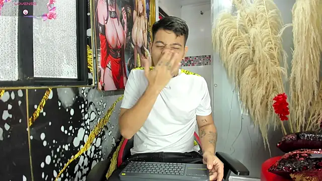 Snapshot of samael_betancurt chatting on July 12, 1:35 pm samael betancurt online show from July 12, 1:35 pm