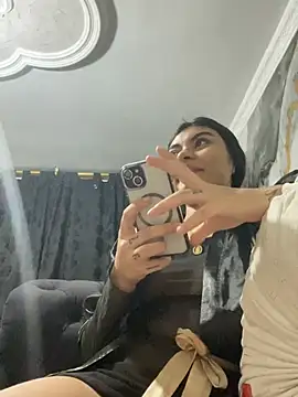 Snapshot of eimmy__skinny chatting on April 19, 2:11 am eimmy skinny online show from April 19, 2:11 am