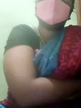 Snapshot of tamilkaviya431 chatting on July 4, 11:55 pm tamilkaviya431 online show from July 4, 11:55 pm