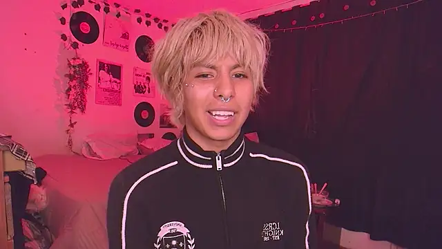 Snapshot of prince_oliverr chatting on February 17, 5:26 am prince oliverr online show from February 17, 5:26 am