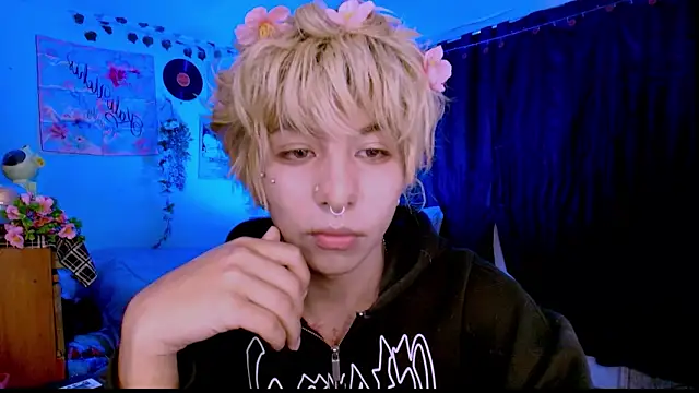 Snapshot of prince_oliverr chatting on February 19, 6:48 pm prince oliverr online show from February 19, 6:48 pm