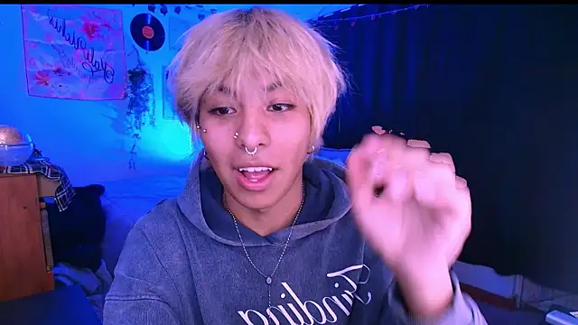 Snapshot of prince_oliverr chatting on February 23, 11:13 pm prince oliverr online show from February 23, 11:13 pm