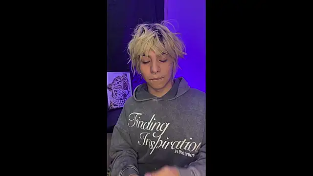 Snapshot of prince_oliverr chatting on April 1, 2:45 am prince oliverr online show from April 1, 2:45 am