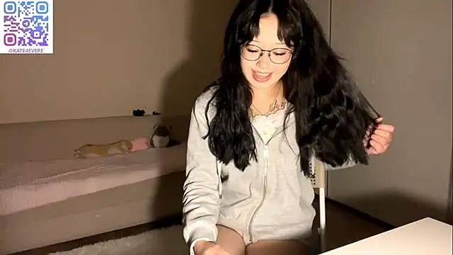 Snapshot of KateGlowee chatting on February 18, 3:30 pm KateGlowee online show from February 18, 3:30 pm