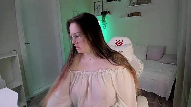 Snapshot of Laura_CollinsS chatting on March 14, 12:50 am Laura CollinsS online show from March 14, 12:50 am