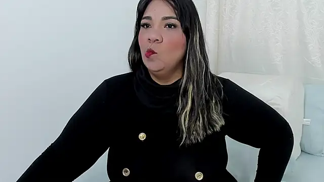 Snapshot of Cinnamon_Skin01 chatting on March 13, 10:11 am Cinnamon Skin01 online show from March 13, 10:11 am