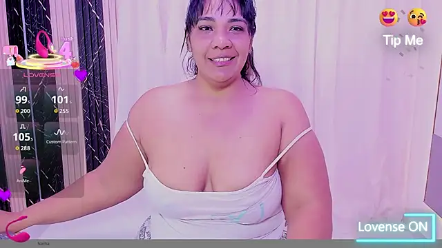 Snapshot of Cinnamon_Skin01 chatting on April 21, 11:05 am Cinnamon Skin01 online show from April 21, 11:05 am